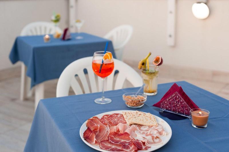 Regina Hotel E Ristorante Punta Marina Exterior photo