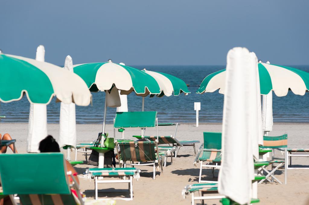 Regina Hotel E Ristorante Punta Marina Exterior photo