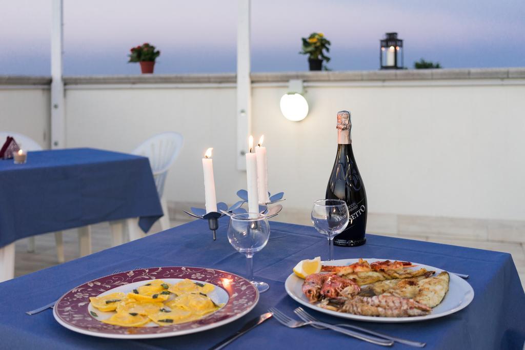 Regina Hotel E Ristorante Punta Marina Exterior photo