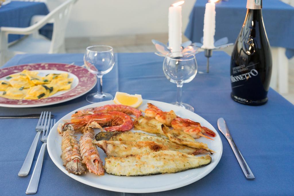 Regina Hotel E Ristorante Punta Marina Exterior photo